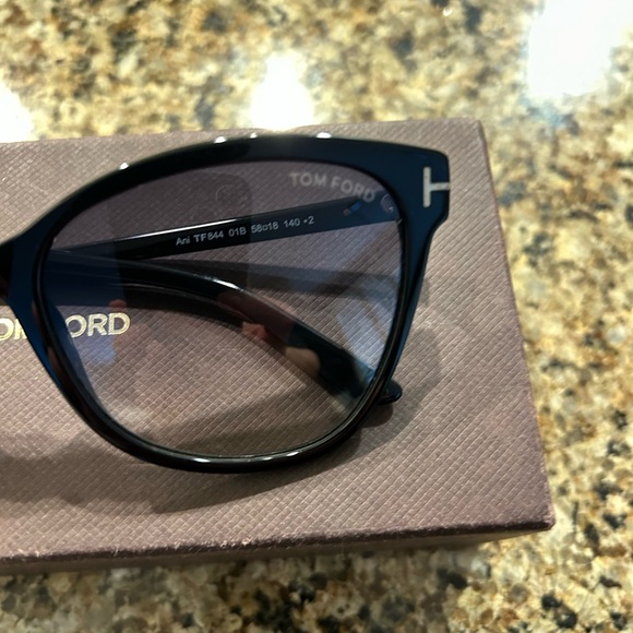 Tom Ford Sunglasses - Picture 8 of 8